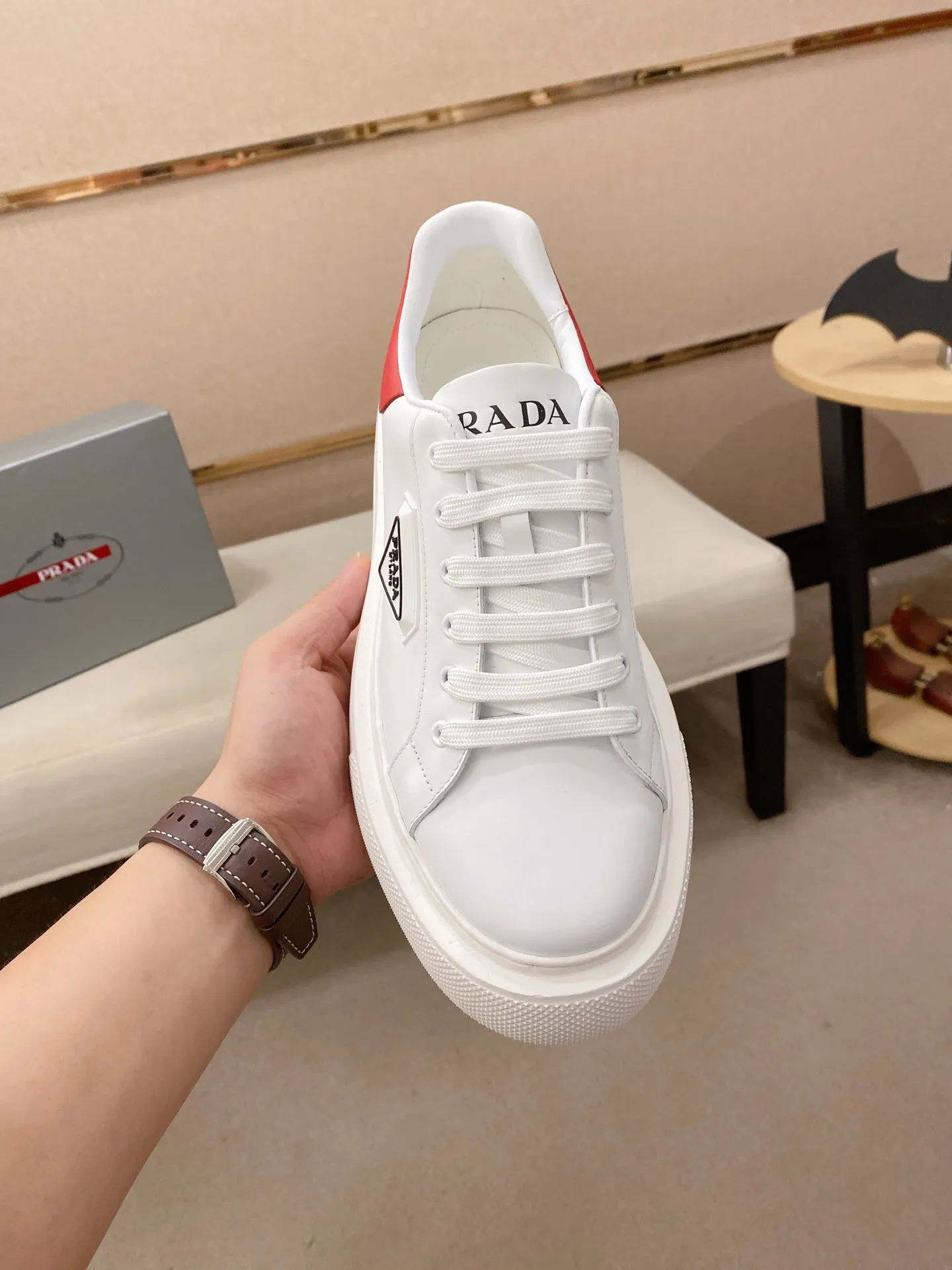 Men's shoes 💰 580💰 ✔️✔️✔️High version High-quality new PRADA (Prada) counters are launched simultaneously, new men's shoes, 😘fabrics are selected from first-layer cowhide fabrics. Lining: Imported cowhide leather lining. 👍🏿High-end☄️Open-molded non-slip rubber outsole, exquisite lines, simple and elegant, comfortable and high-end for leisure travel. Code number: 38 to 45
